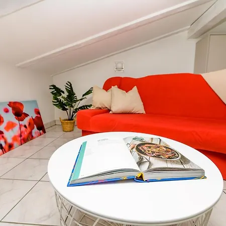 Apartment House Rosa
