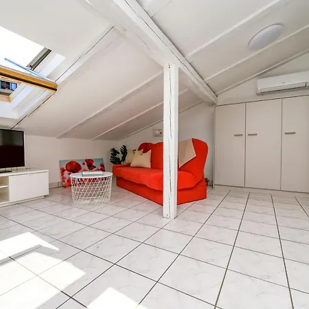 Apartment House Rosa *